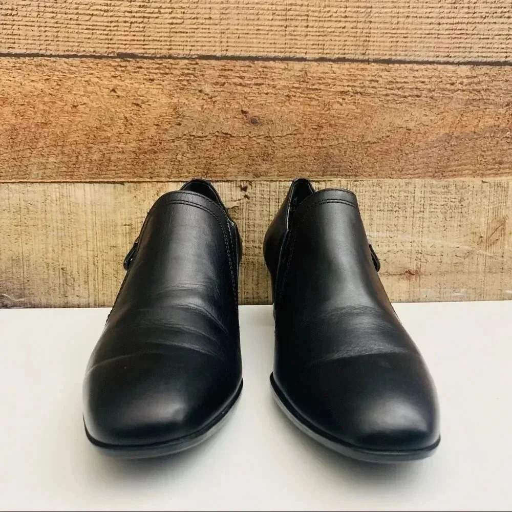 Munro Leather Ankle Boot - Picture 2 of 6